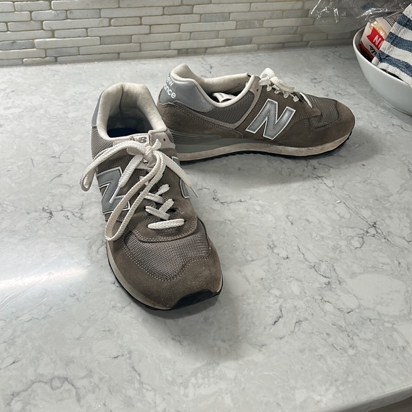 New balance shoes. Worn a little but still pretty new! - Picture 3 of 3